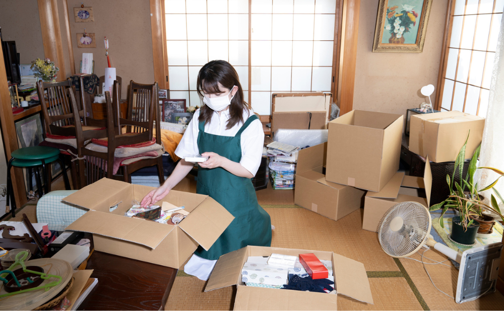 遺品整理でリサイクル品の探索・分別	